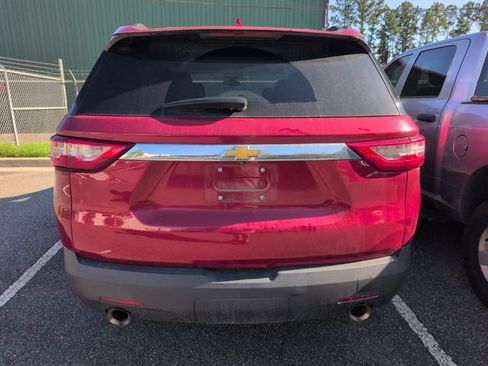 Used 2020 Chevrolet Traverse LT FWD image 3