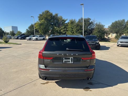 Used 2021 Volvo XC60 T5 Momentum w/ Premium Package image 6