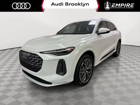Used 2025 Audi Q5 Premium Plus w/ Premium Plus AWD/4WD image 1