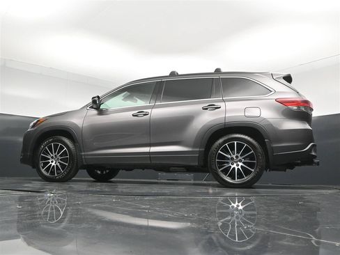 Used 2018 Toyota Highlander SE AWD/4WD image 34
