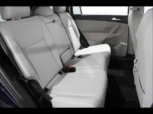 Certified 2023 Volkswagen Tiguan SE w/ Panoramic Sunroof Package image 17