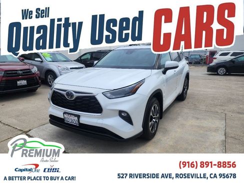 Used 2022 Toyota Highlander XLE FWD image 1