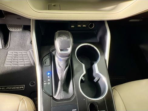 Used 2020 Toyota Highlander XLE image 25