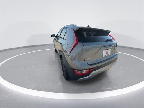 Certified 2025 Kia Niro EX image 10