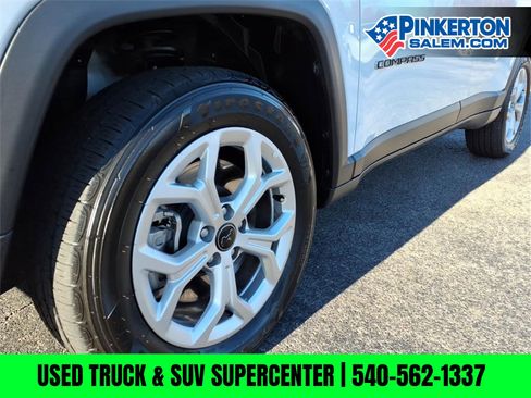 Used 2025 Jeep Compass Latitude image 10