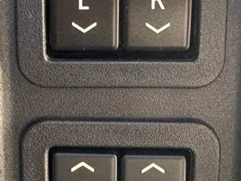 Used 2024 Chevrolet Traverse RS image 17