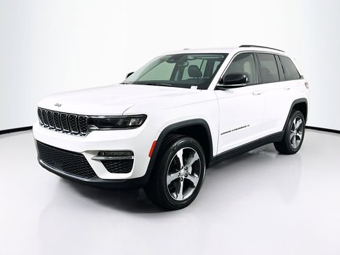 Used 2023 Jeep Grand Cherokee Limited w/ Trailer Tow Prep Group (B) image 3