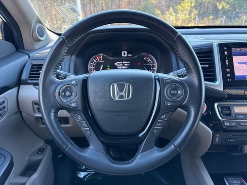 Used 2018 Honda Pilot Touring image 18