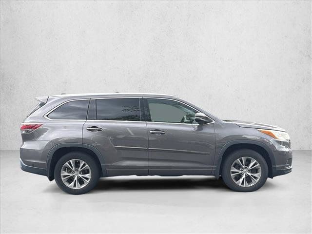 Used 2014 Toyota Highlander XLE AWD/4WD image 4