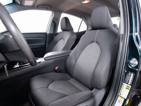 Used 2018 Toyota Camry LE image 20