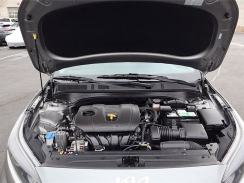 Used 2022 Kia Forte LXS w/ LXS Technology Package image 9