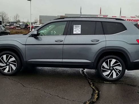 Used 2024 Volkswagen Atlas SE image 5