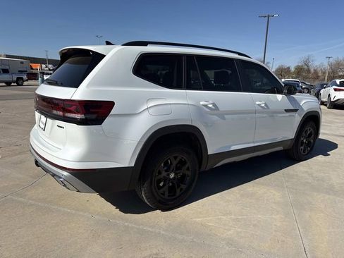New 2026 Volkswagen Atlas Peak Edition image 2
