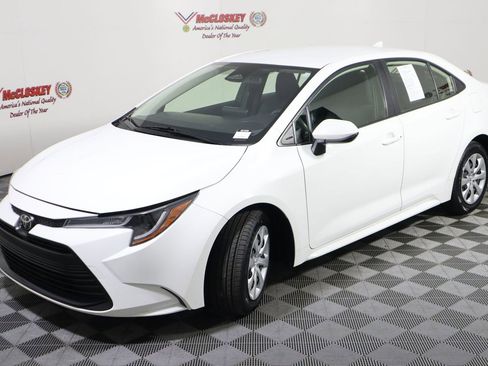 Used 2023 Toyota Corolla LE image 18