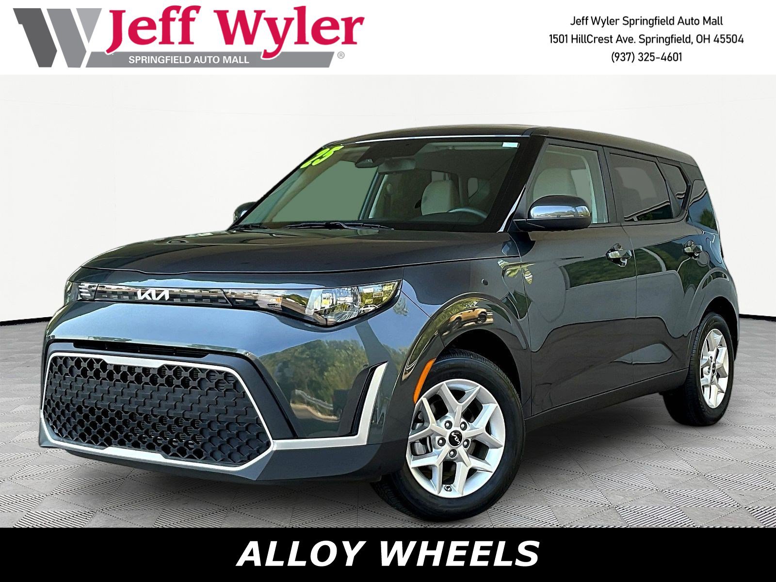 Used 2025 Kia Soul LX w/ LX Technology Package FWD image 1
