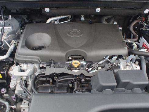 Used 2022 Toyota RAV4 XLE Premium FWD image 28