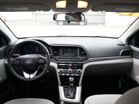 Used 2020 Hyundai Elantra SE FWD image 12