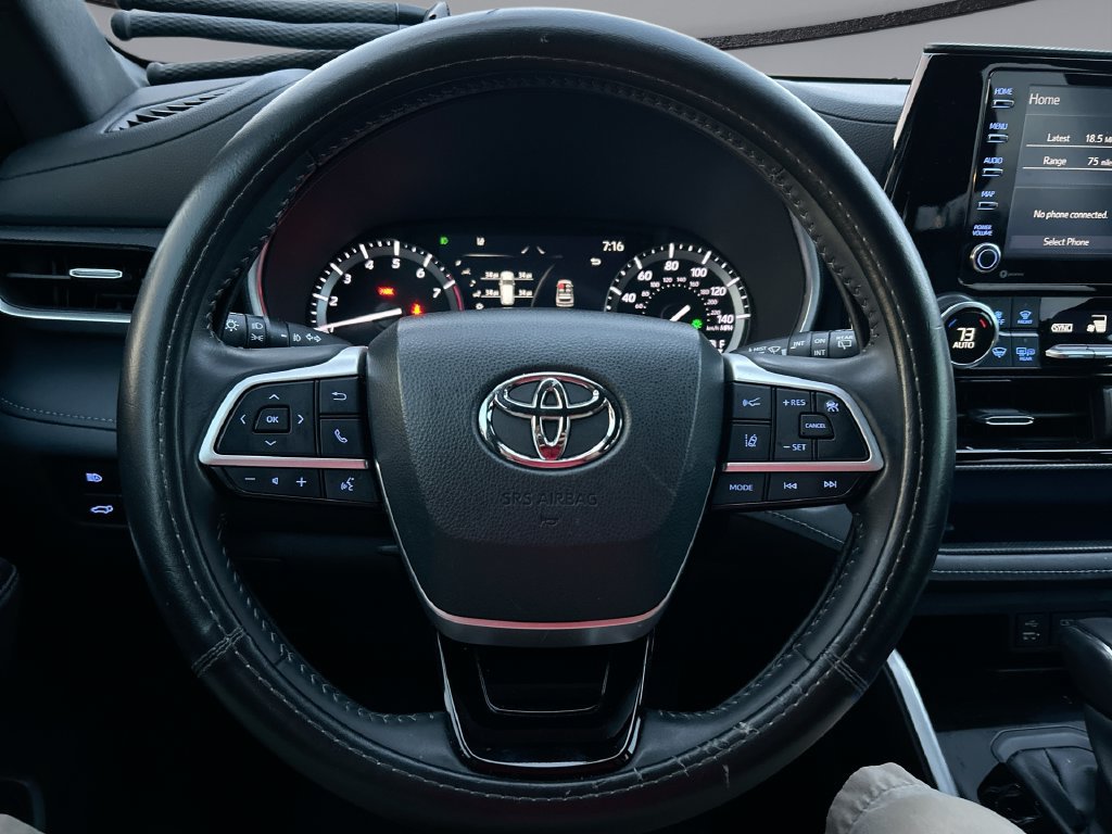 Used 2022 Toyota Highlander XSE FWD image 15