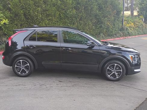 Certified 2025 Kia Niro EX w/ EX Cold Weather Package FWD image 3