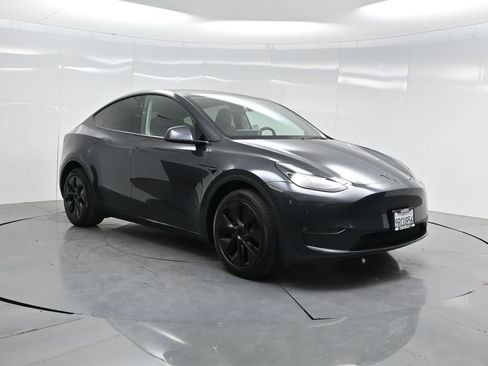Used 2025 Tesla Model Y Long Range AWD/4WD image 4