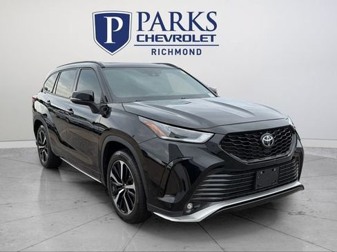 Used 2022 Toyota Highlander XSE AWD/4WD image 1