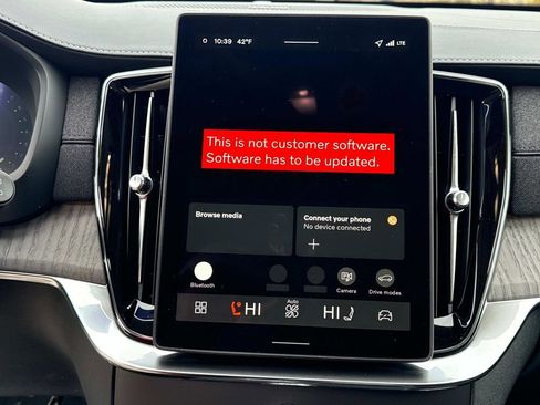 New 2026 Volvo XC90 B6 Ultra w/ Protection Package image 23