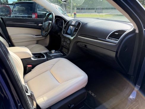 Used 2017 Chrysler 300 Limited AWD/4WD image 8