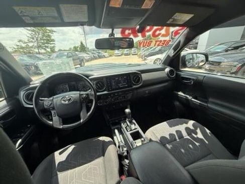 Used 2017 Toyota Tacoma TRD Sport w/ Tow Package (A/T) AWD/4WD image 7