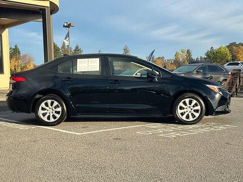 Used 2025 Toyota Corolla LE image 3