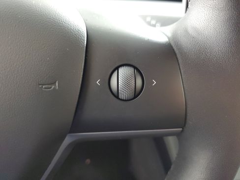 Used 2023 Tesla Model 3 Standard Range image 23