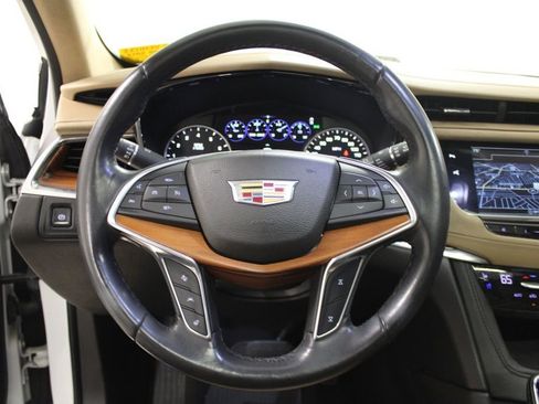 Used 2017 Cadillac XT5 Platinum w/ Driver Assist Package image 7