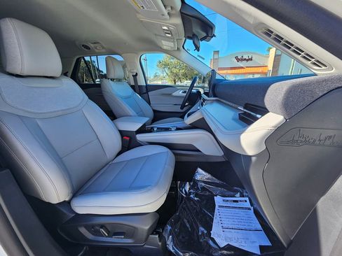New 2026 Ford Explorer Active w/ Active Comfort Package image 10