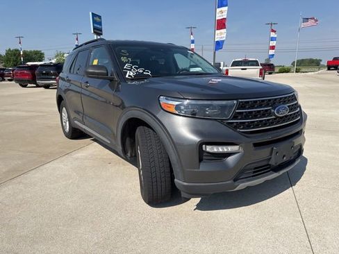 Used 2020 Ford Explorer XLT w/ Equipment Group 202A AWD/4WD image 19