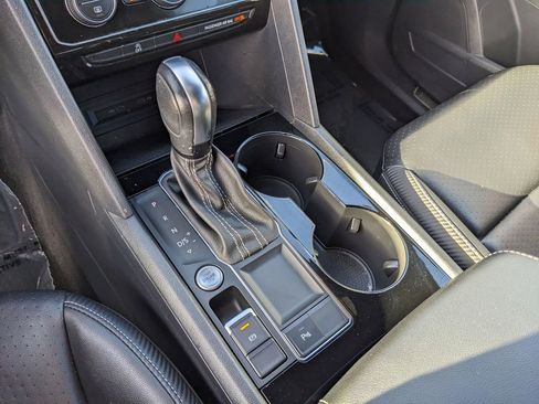 Certified 2022 Volkswagen Atlas Cross Sport SE w/ Panoramic Sunroof Package image 24