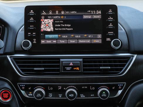 Used 2018 Honda Accord Touring image 14