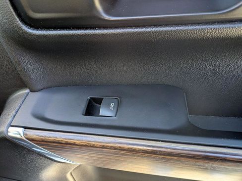 Used 2022 Chevrolet Silverado 1500 High Country w/ Technology Package image 36