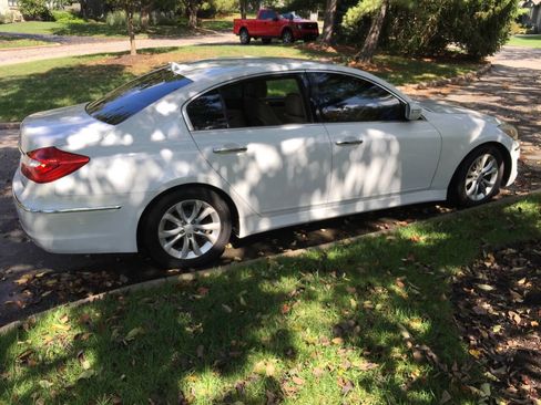 Used 2013 Hyundai Genesis 3.8 image 7