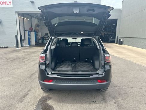 Used 2022 Jeep Compass Latitude w/ Convenience Group AWD/4WD image 24