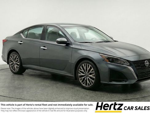 Used 2025 Nissan Altima 2.5 SV image 1