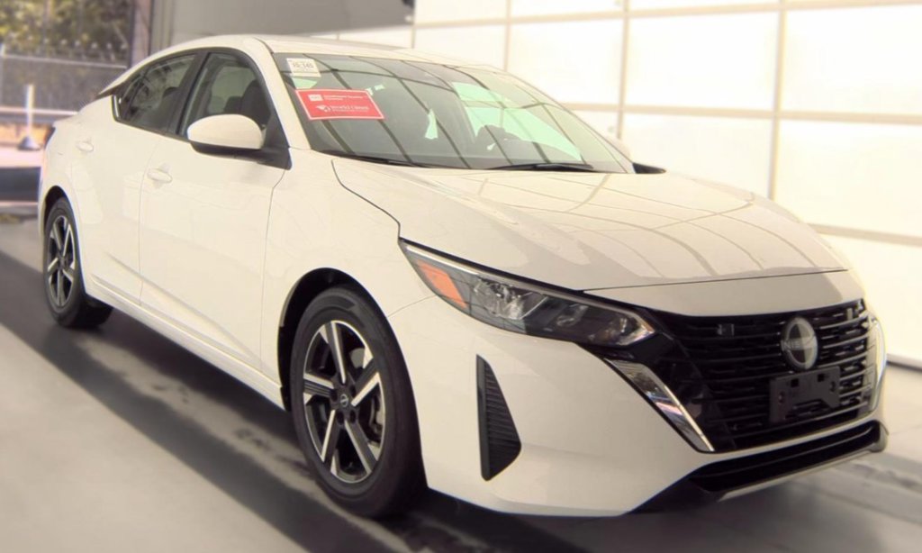 Used 2025 Nissan Sentra SV FWD image 2
