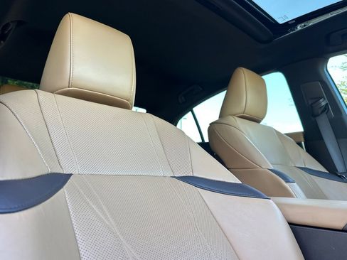 Certified 2021 Lexus ES 300h w/ Accessory Package image 20