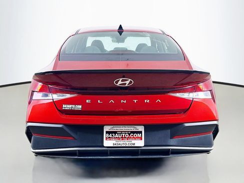 Used 2025 Hyundai Elantra Sport FWD image 3