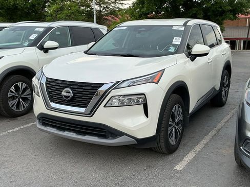 Used 2023 Nissan Rogue SV FWD image 2