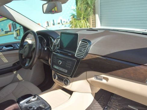 Used 2017 Mercedes-Benz GLE 350 w/ Premium 1 Package image 40