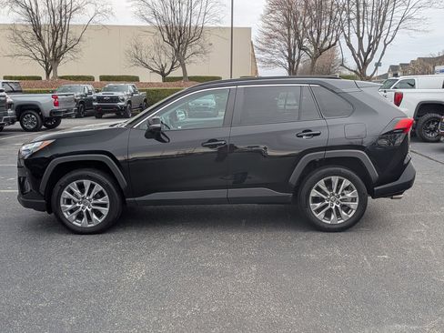 Used 2023 Toyota RAV4 XLE Premium image 6