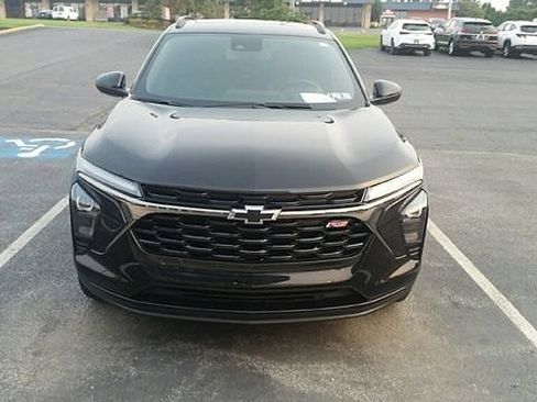 Used 2026 Chevrolet Trax RS w/ Sunroof Package FWD image 3