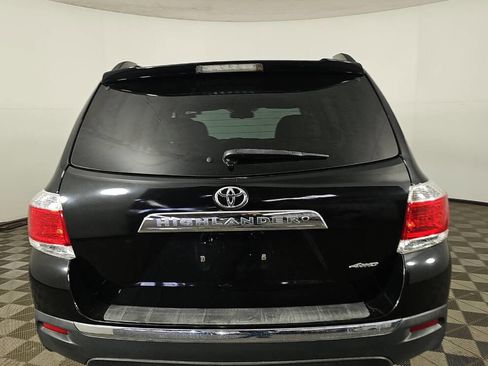 Used 2012 Toyota Highlander SE w/ Tow Pkg image 18