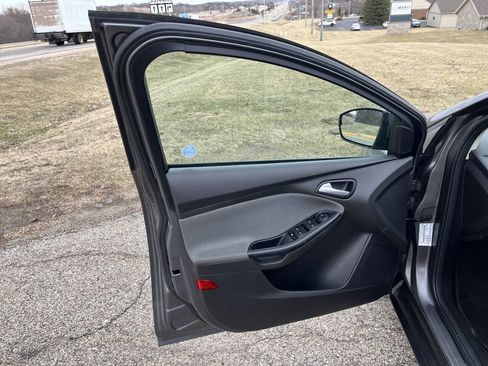 Used 2013 Ford Focus SE FWD image 10