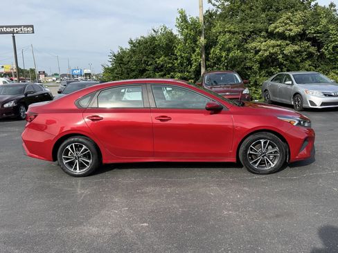 Used 2023 Kia Forte LXS w/ LXS Technology Package FWD image 6
