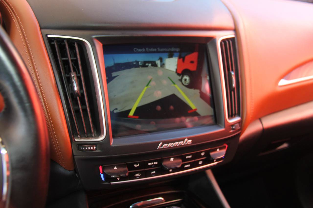 Used 2018 Maserati Levante GranLusso AWD/4WD image 18